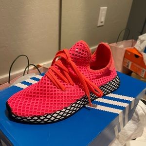 Adidas shoes for sale !! Only worn once and are in